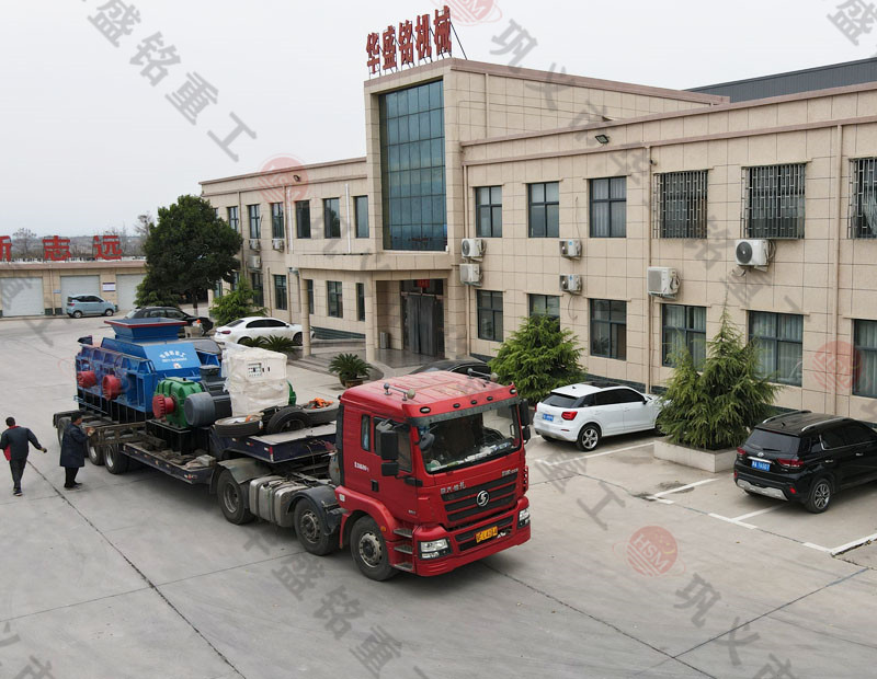 大型鐵礦石對輥制砂機產量是多少?