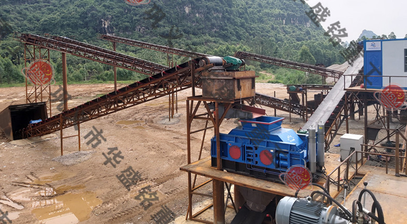 時產(chǎn)150噸花崗巖制砂機(jī)現(xiàn)場