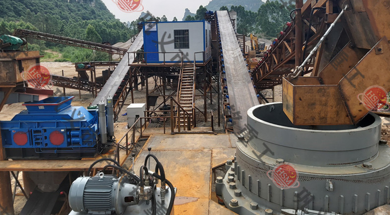 時產(chǎn)150噸花崗巖制砂機(jī)現(xiàn)場